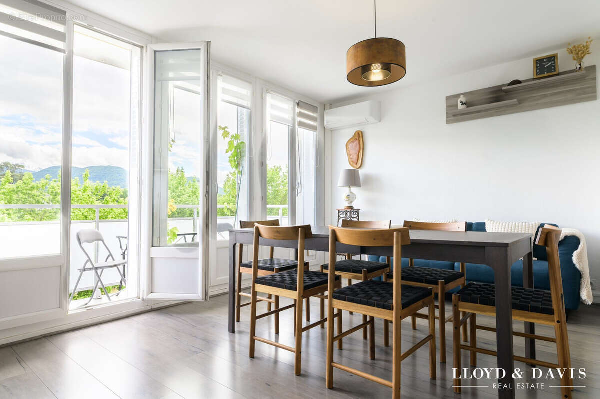 Appartement à MEYLAN
