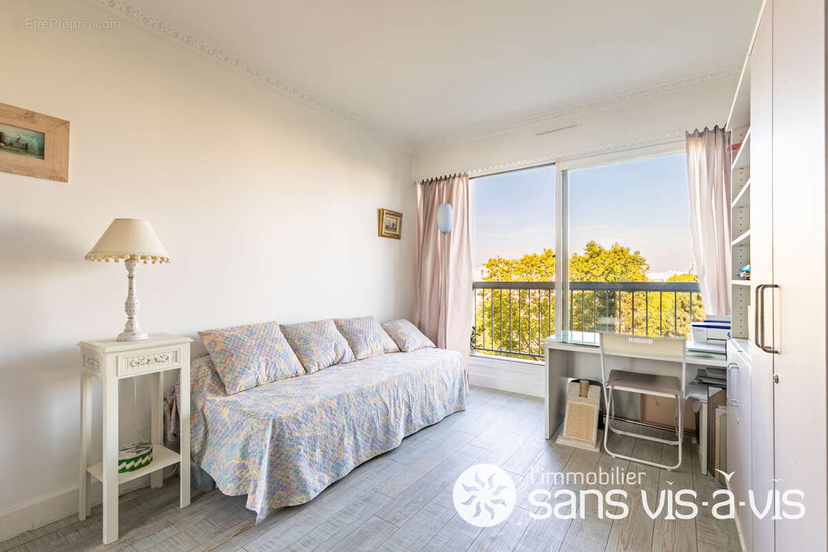 Appartement à COURBEVOIE