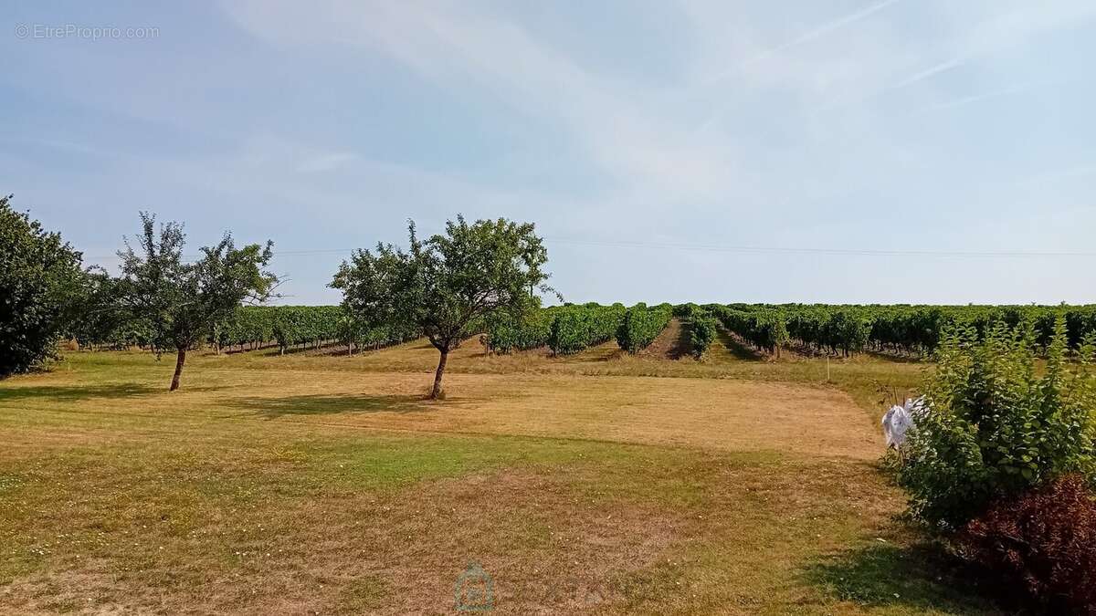 Jolie maison de village avec terrain et dépendances - photo 17