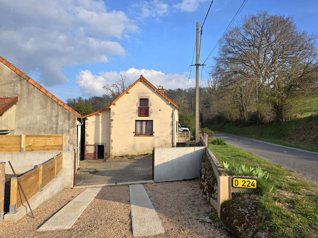 Maison à ECHASSIERES