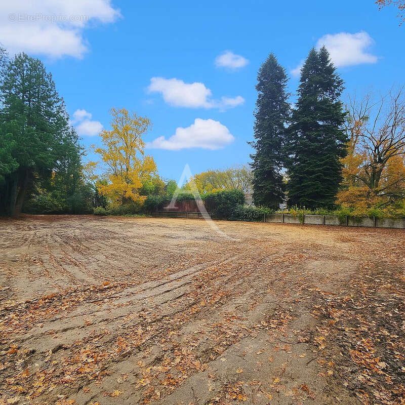 Terrain à GIF-SUR-YVETTE
