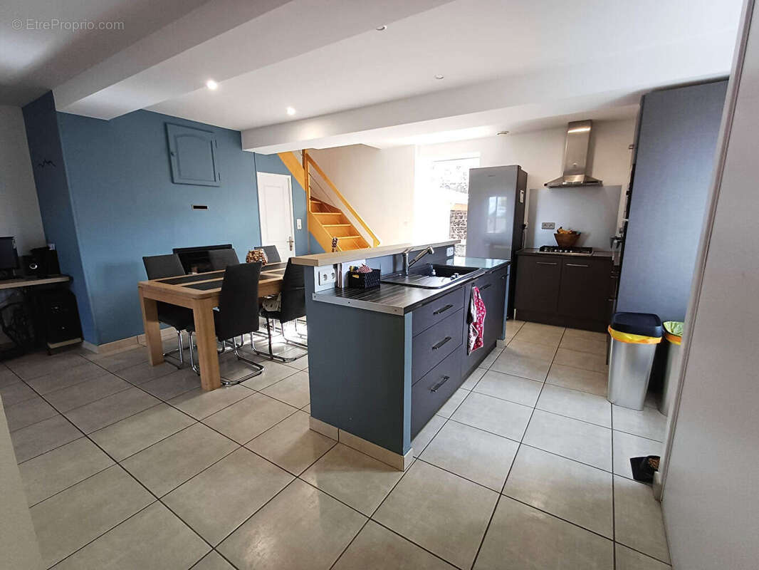 Maison à SAINT-BEAUZIRE