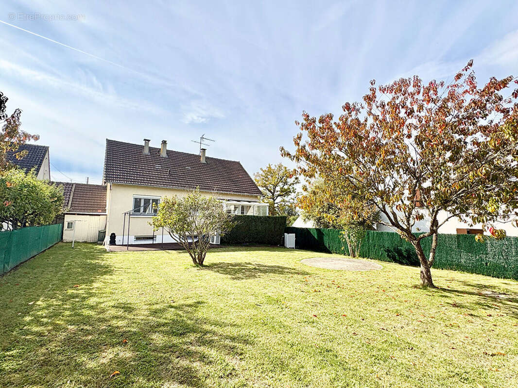 Maison à VULAINES-SUR-SEINE