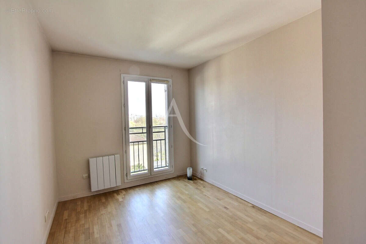 Appartement à VILLENEUVE-LA-GARENNE