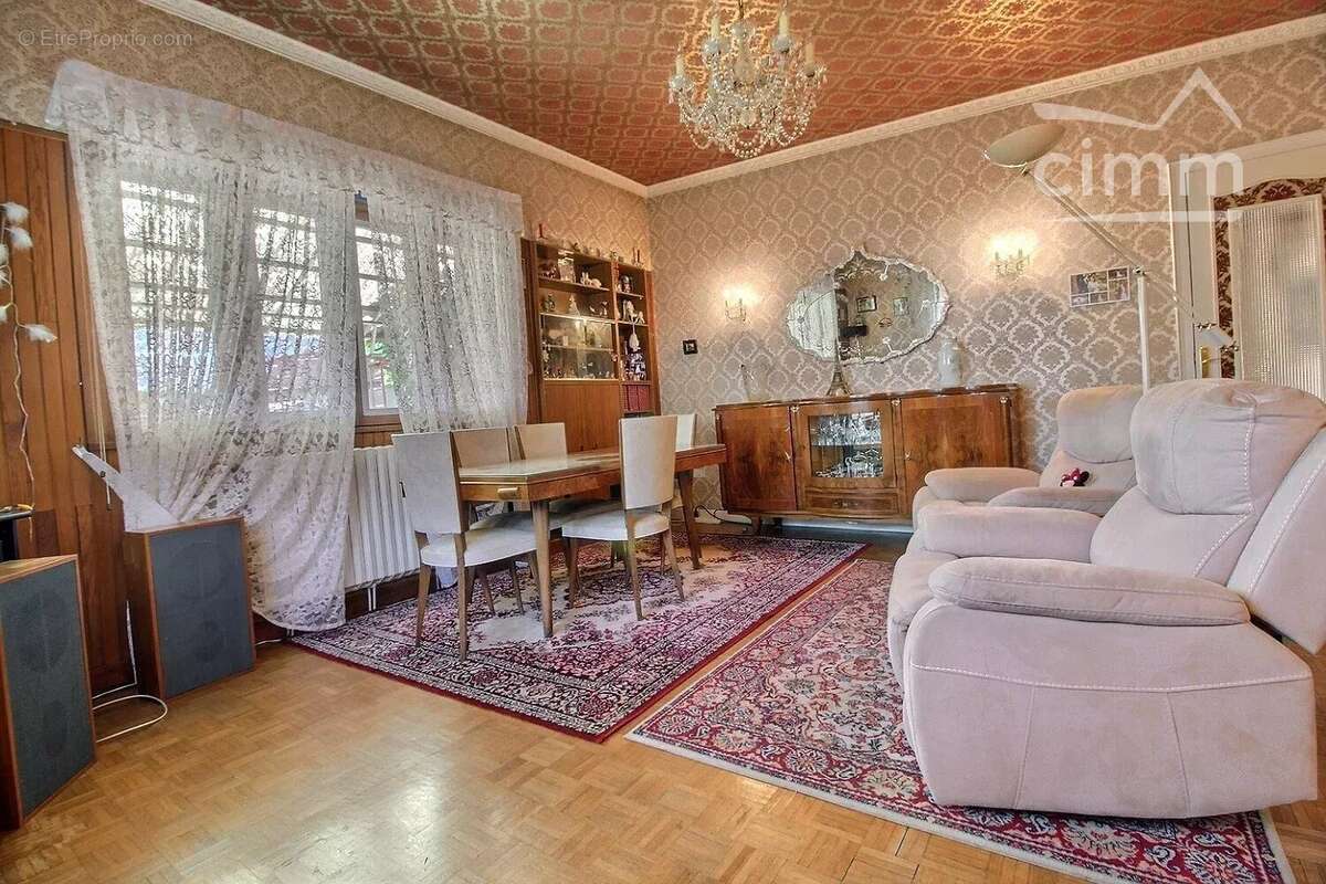 Maison à FROGES