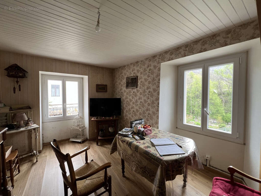 Appartement à MONTPEZAT-SOUS-BAUZON