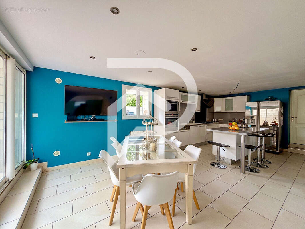 Maison à VILLENEUVE-SAINT-GERMAIN