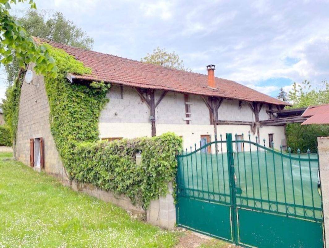 Maison à CERISIERS