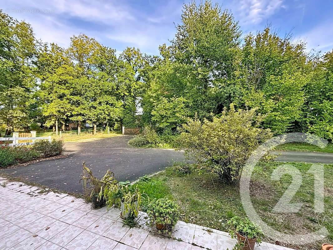 Maison à VOEUIL-ET-GIGET