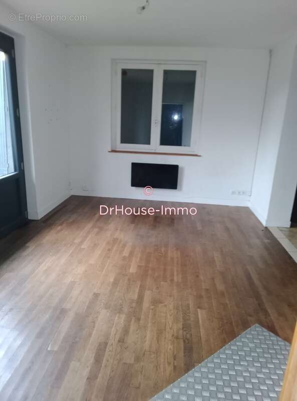 Maison à LA CHAPELLE-SAINT-GERAUD