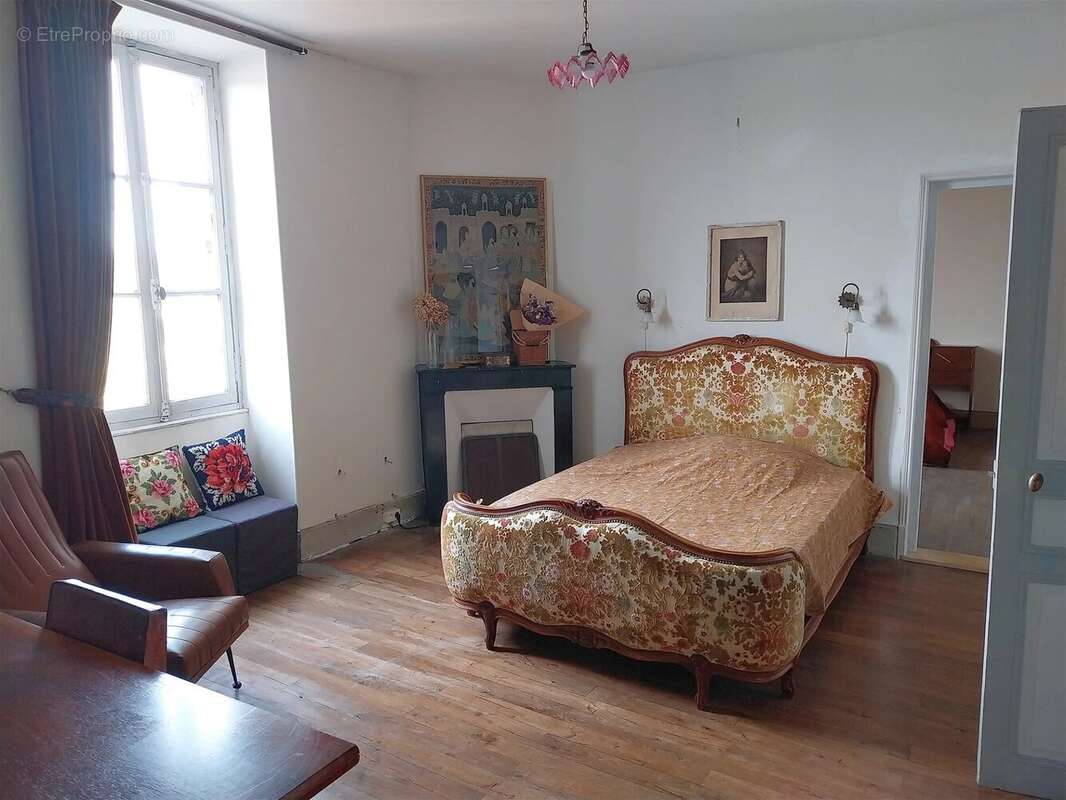 Maison à ARGENTON-SUR-CREUSE