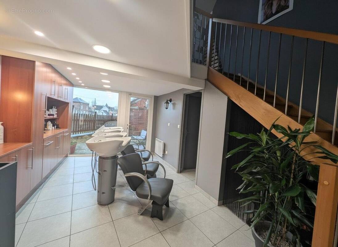 Photo 1 - Commerce à SAINT-JUST-EN-CHAUSSEE