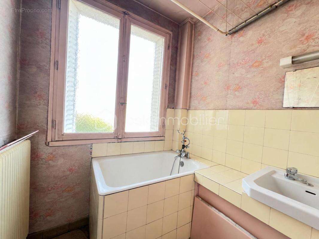 Appartement 3 PIÈCES /63 m² /3ᵉ ÉTAGE Proche des transports Métro L7 et L14 - photo 8