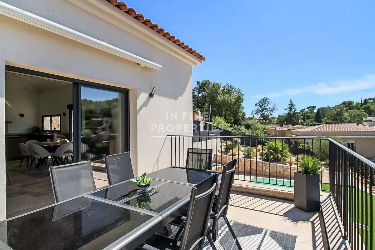 Maison à VALBONNE