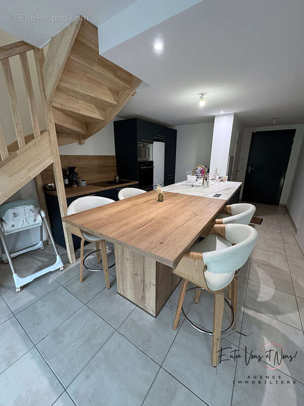 SALON À MANGER-CUISINE - Maison à CERONS