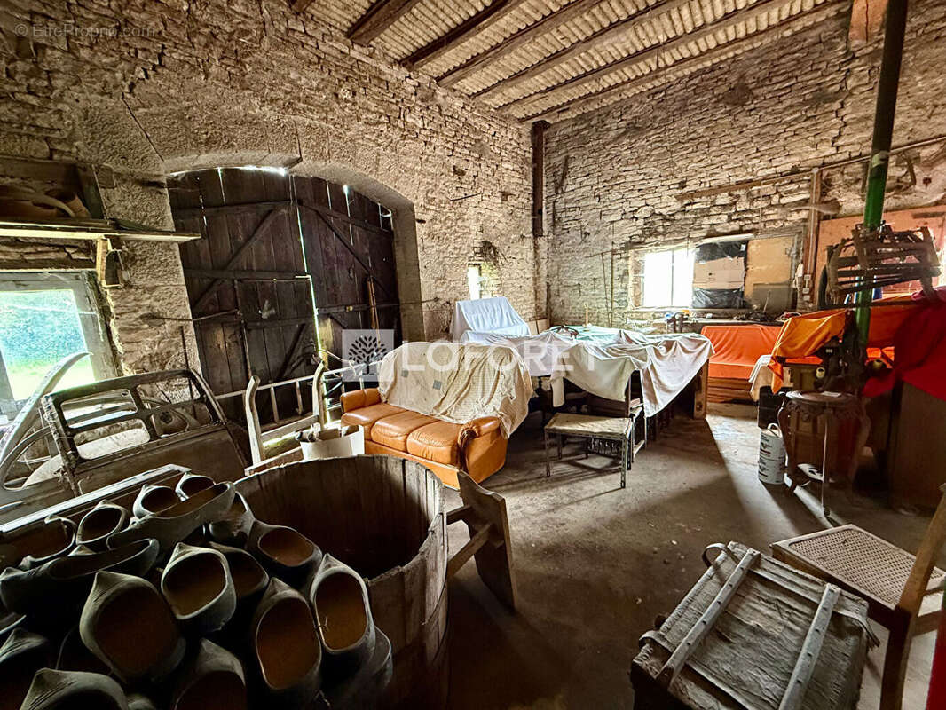 Maison à CHAUMERCENNE