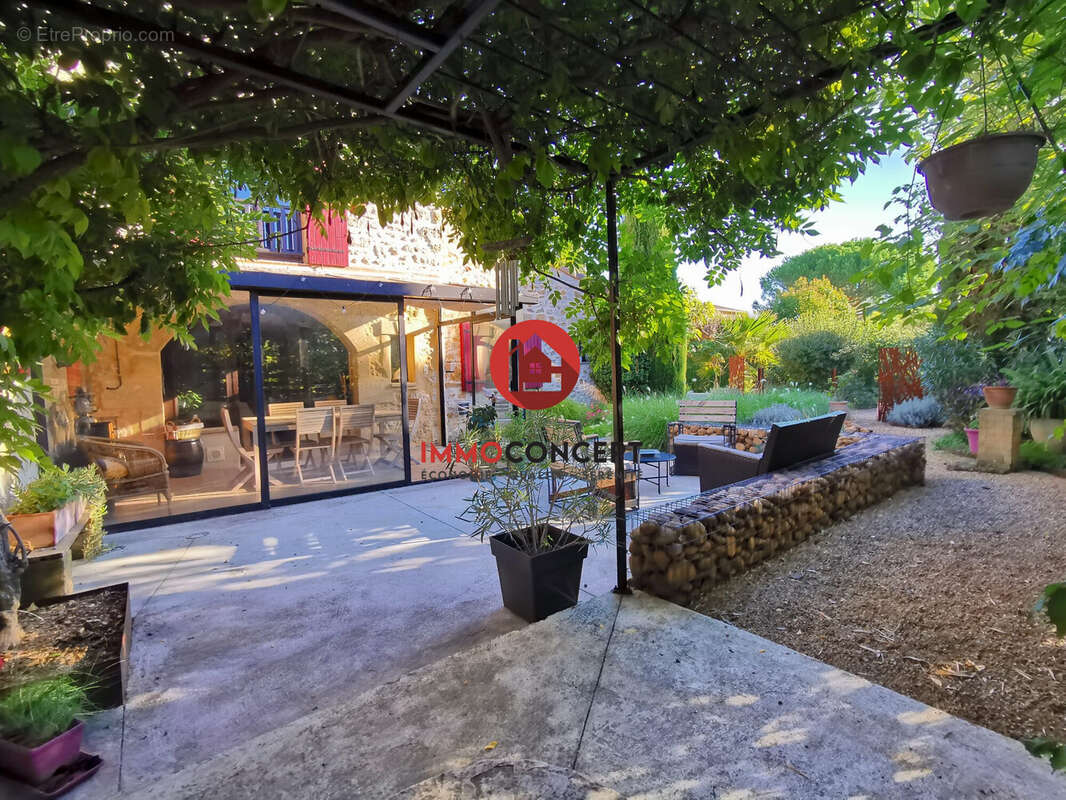 Maison à SAINT-VICTOR-LA-COSTE