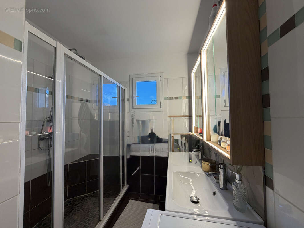Appartement à SAINT-CYR-SUR-MER