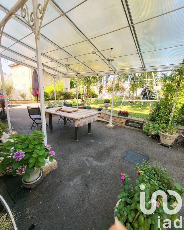 Photo 1 - Maison à DECINES-CHARPIEU