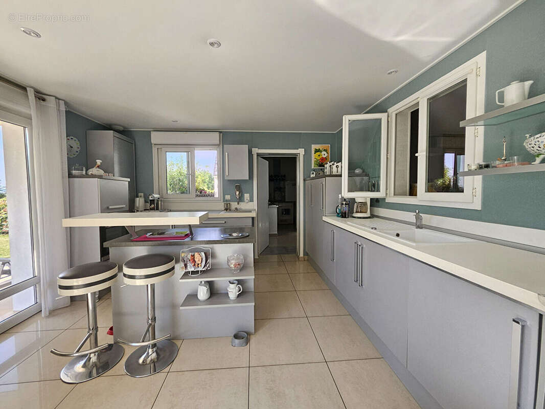 Maison d'exception à Vendre à Rivery - Un Écrin de Prestige de 200 m² - photo 6