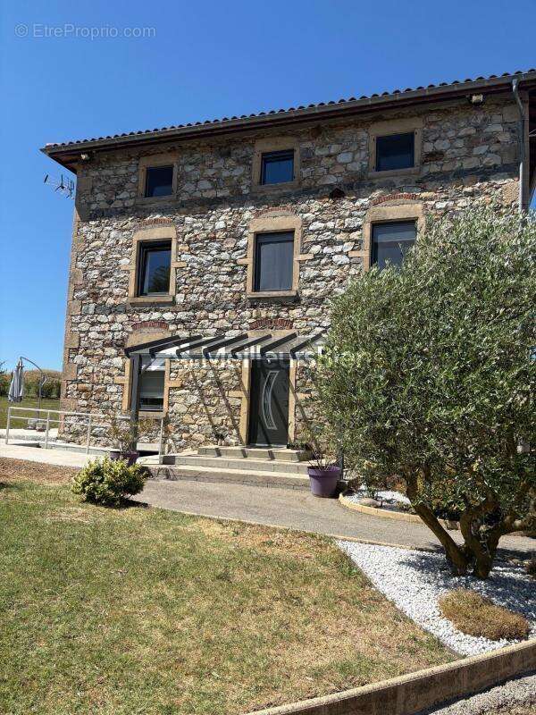 Maison en pierre  de standing avec dépendance 160M² sur 17000 m² de terrain clos et plat - photo 10