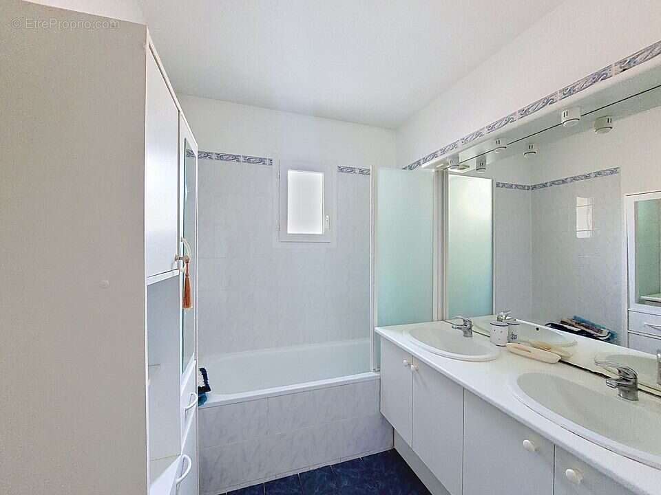 Appartement à VILLENEUVE-LES-AVIGNON