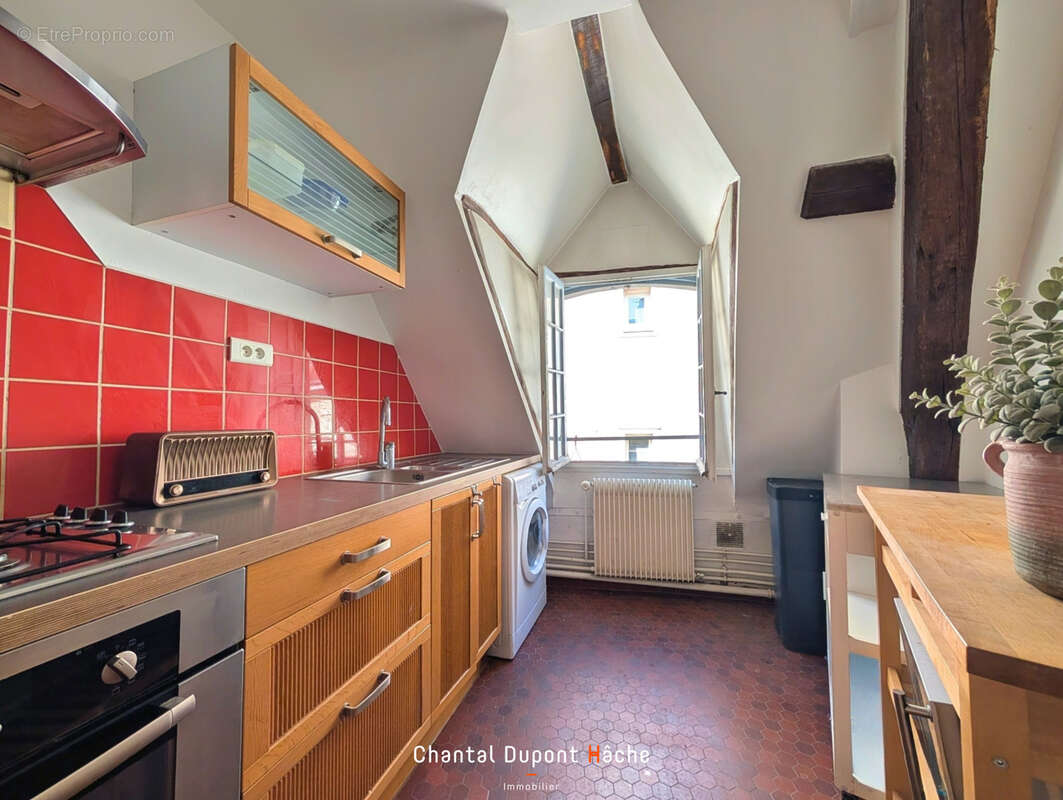 CHARTRES BASSE VILLE -  Appartement de charme dans un bel immeuble à colombages du XVIIème - photo 6