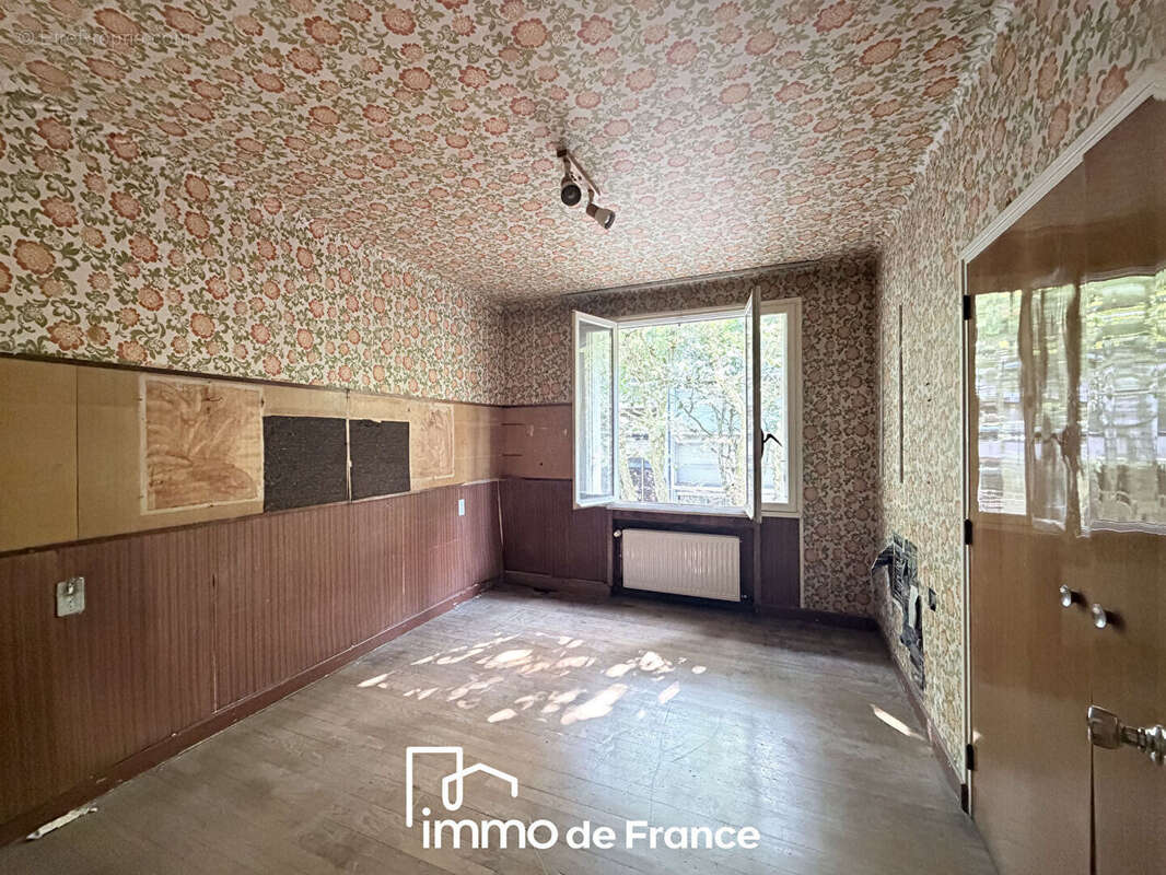 Immeuble Rodez - Local commercial + 2 Appartements T4 - photo 13