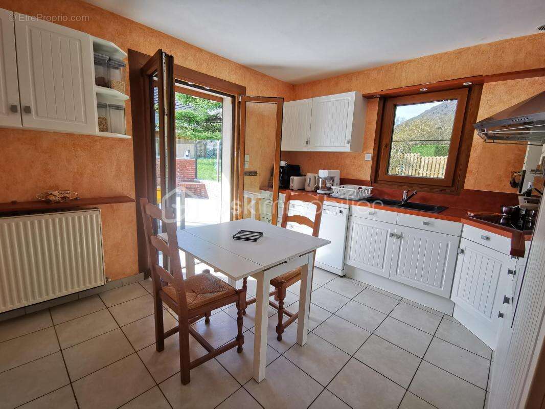 Laffrey 38220 – maison familiale 4 chambres – 1200 m² de terrain plat– garage et dependances - calme et vue degagee - photo 9