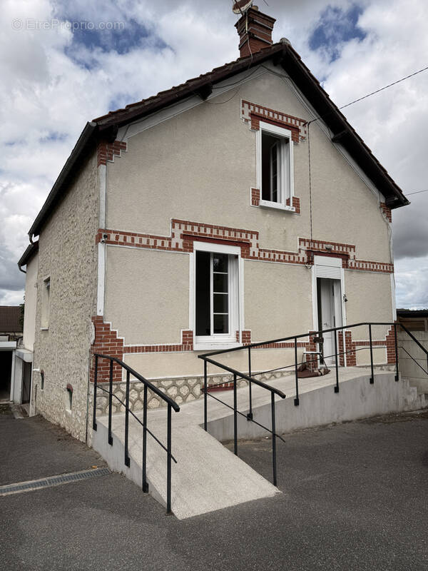 Grande maison en vente à Dordives - photo 1