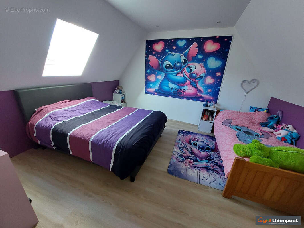 Chambre 2(étage) - Maison à ABBEVILLE