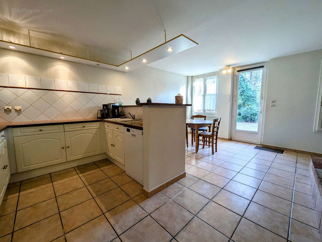 Entrée/salle-à-manger/cuisine - Maison à MONGAUZY