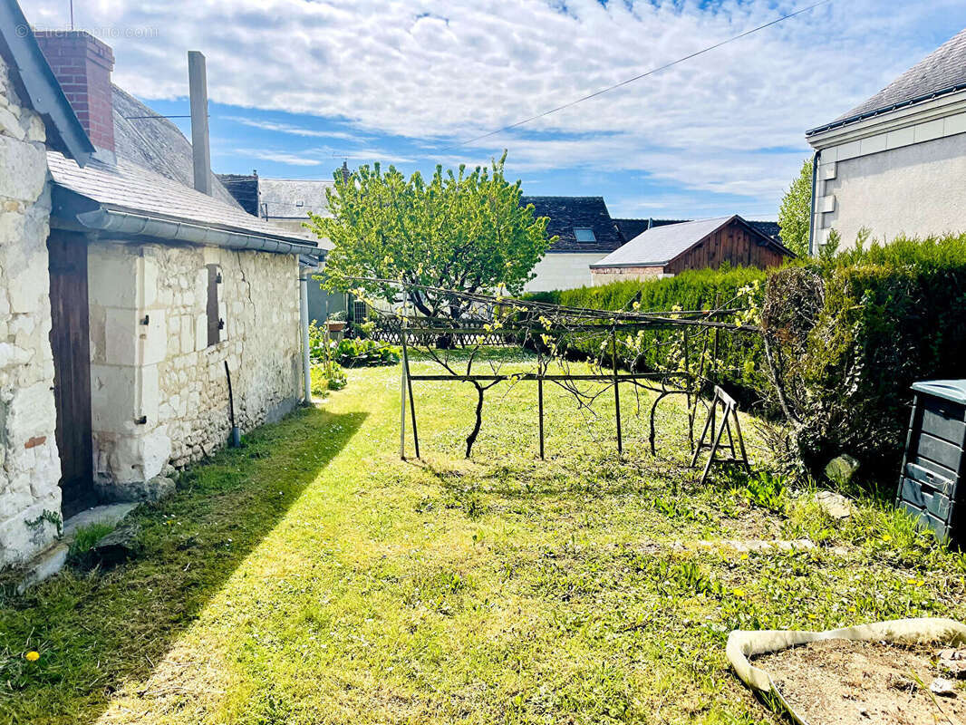 Longère en pierre 180 m² avec dépendances / Charme de l'ancien à Cussay - photo 17