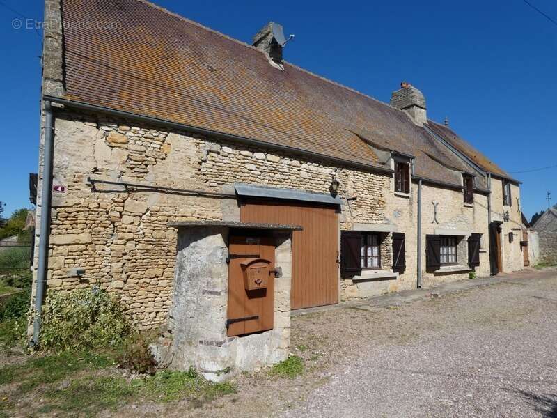 Maison à SAINT-PIERRE-SUR-DIVES
