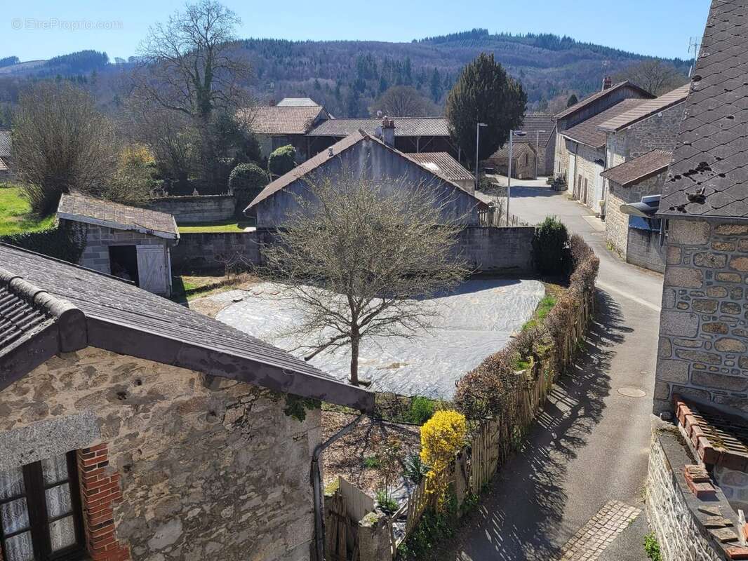 Maison à SAUVIAT-SUR-VIGE