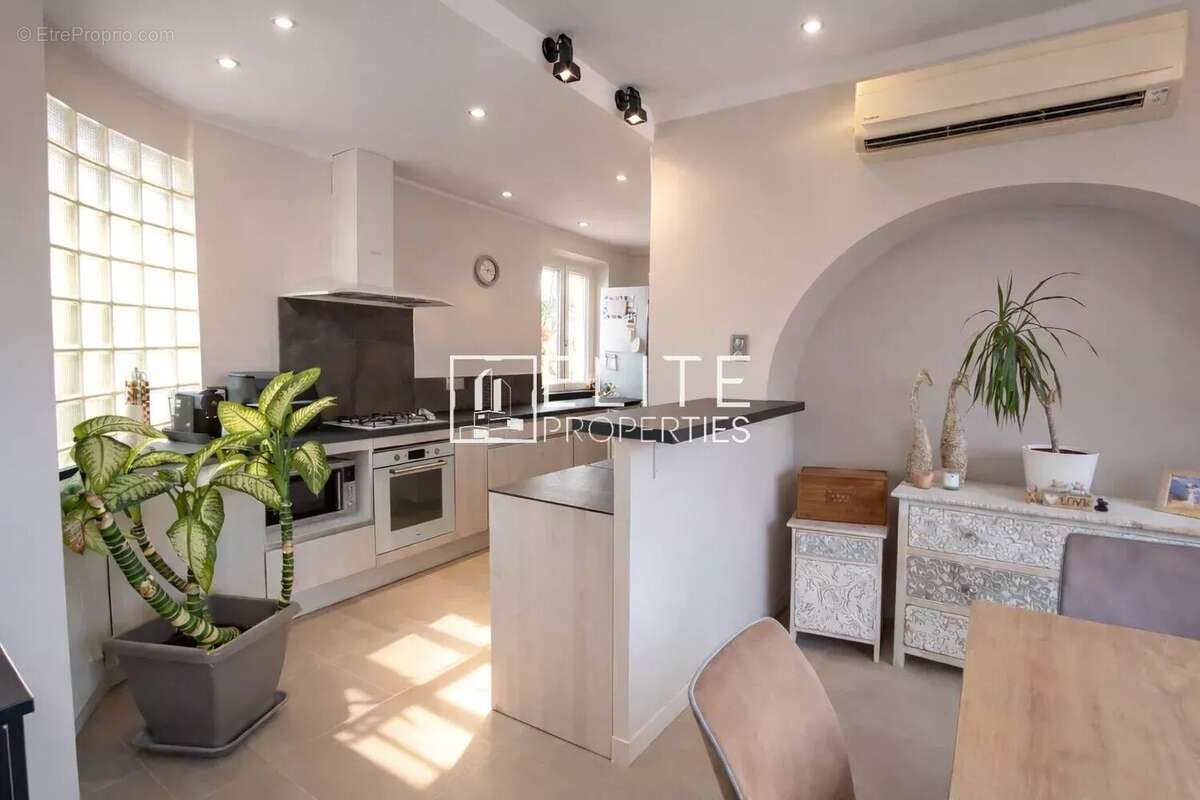 Appartement à VALLAURIS
