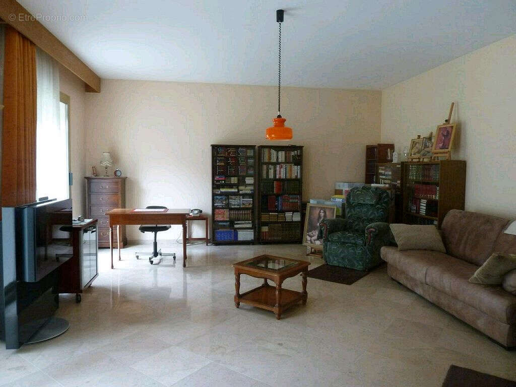 Maison à MONTGESTY