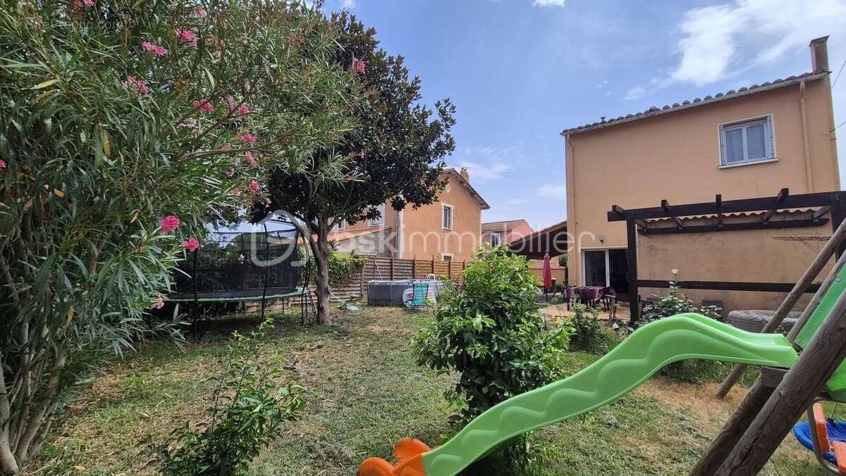 A vendre maison de ville de 129m² trois faces sur terrain de 438m² a elne - centre ville - proche de tous les commerces des ecol - photo 18