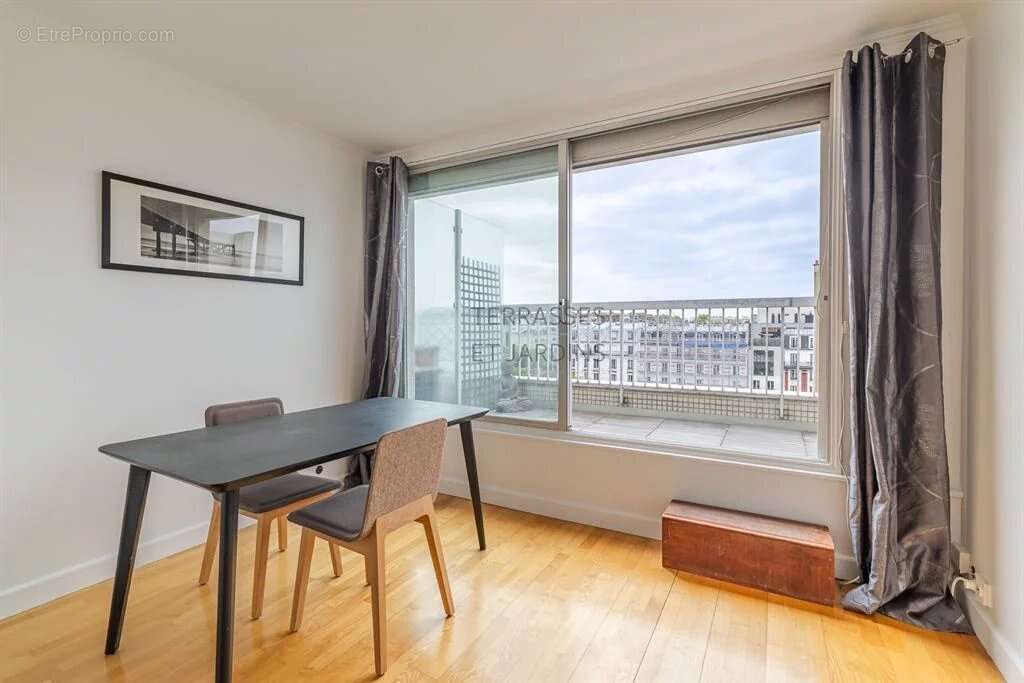 Appartement à PARIS-14E