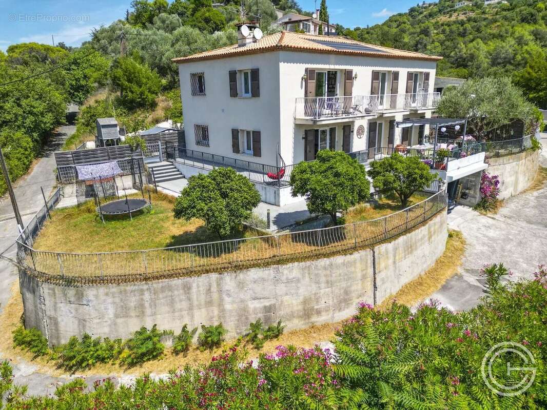 Bas de VILLA 4 pièces 114m² LC (277.30m² au total) Jardin / Terrasse + Grand garage - NICE Saint Pancrace - photo 20