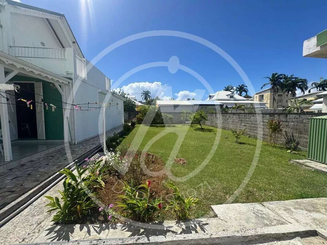 Maison à PETIT-BOURG