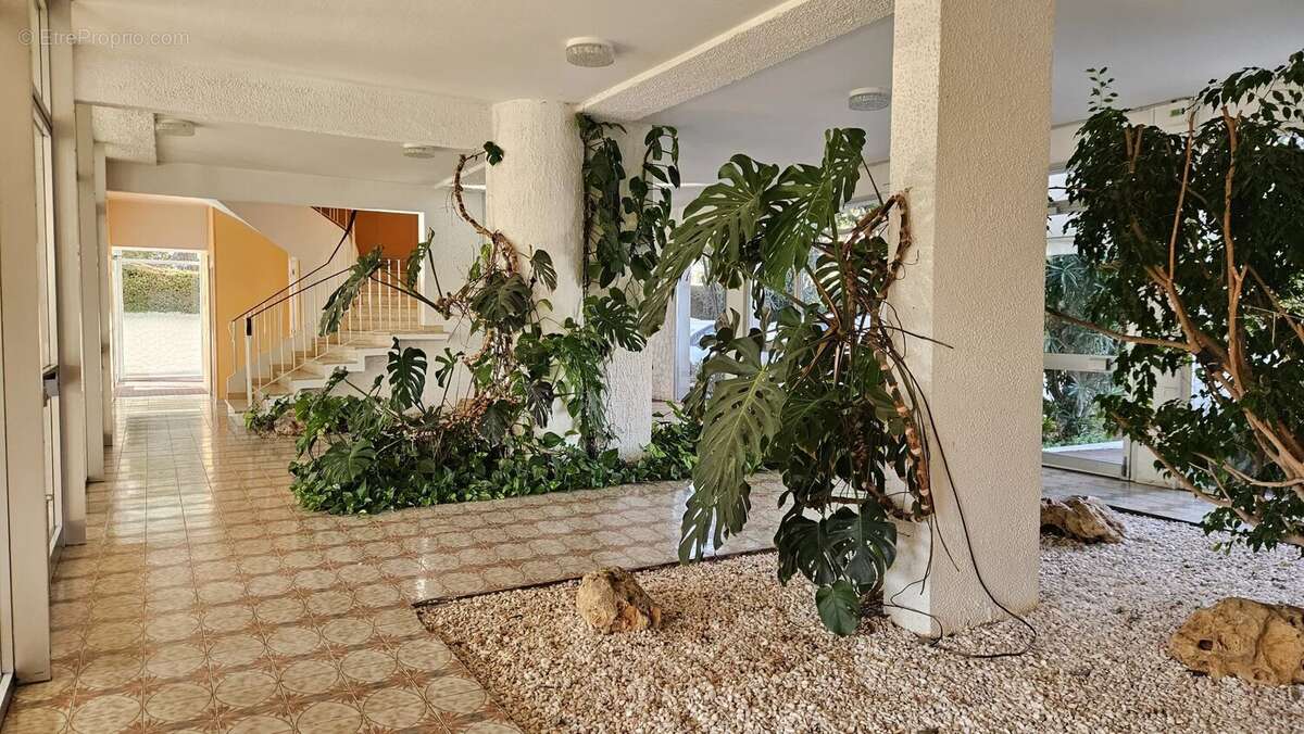Appartement à SAINT-LAURENT-DU-VAR