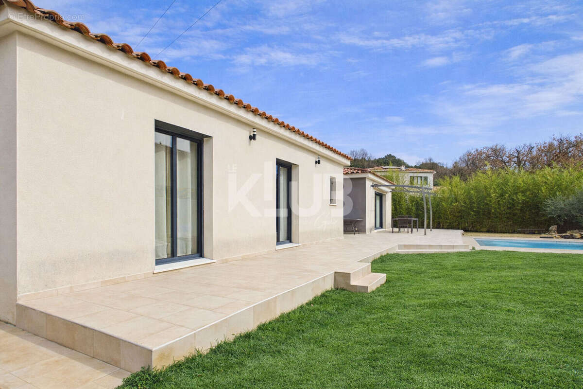 Maison à VINON-SUR-VERDON