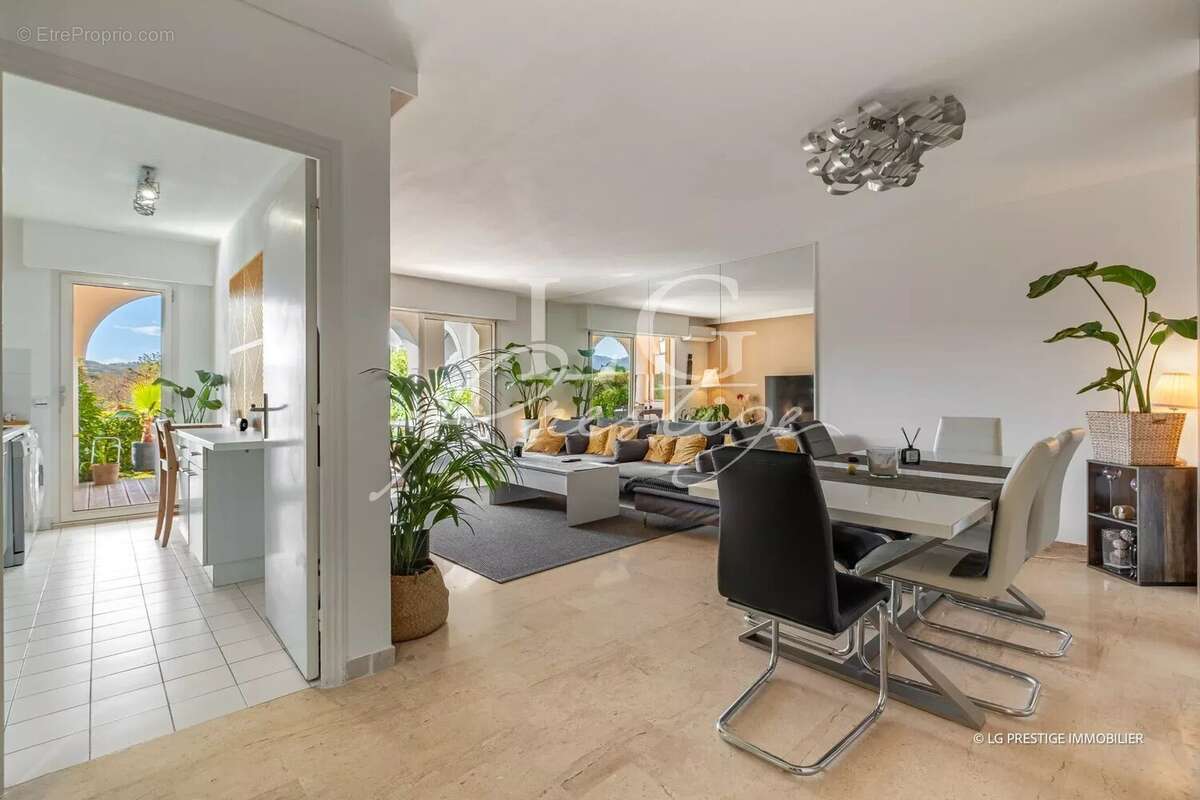 Appartement à MANDELIEU-LA-NAPOULE