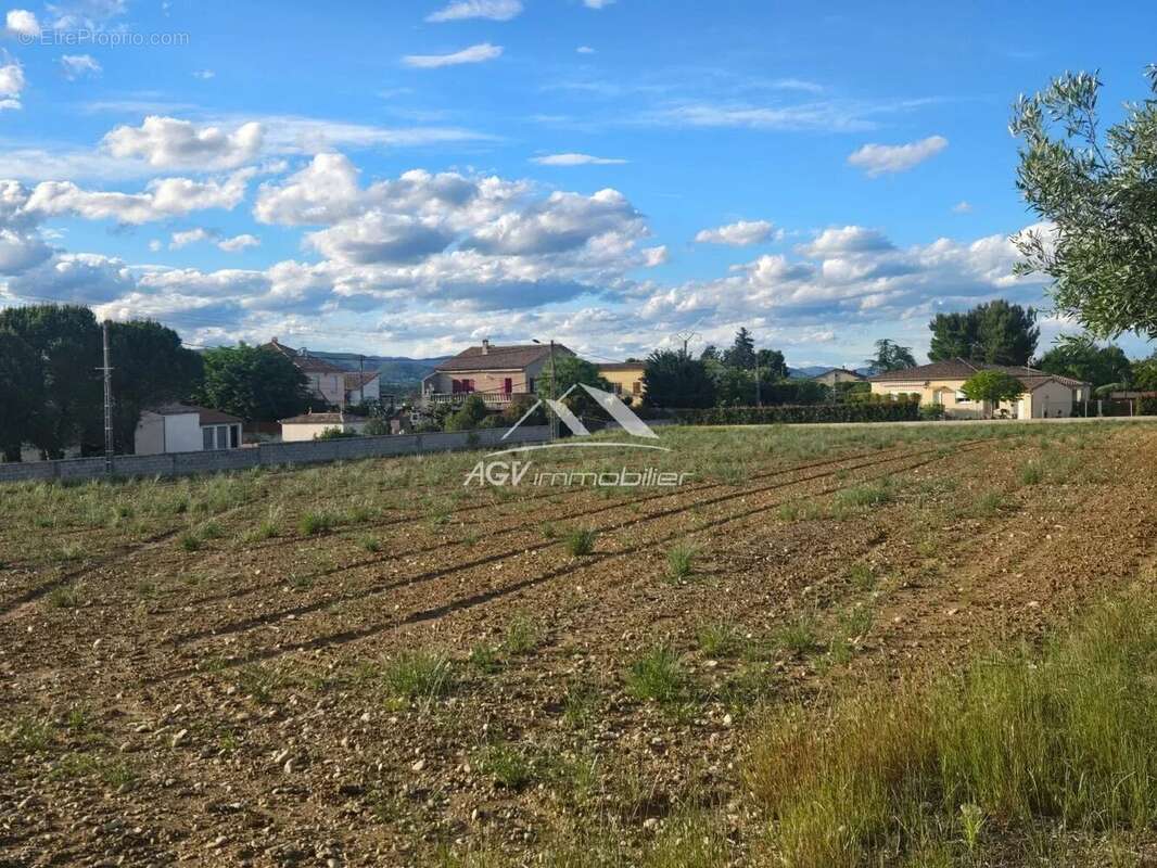 Terrain à LEZAN