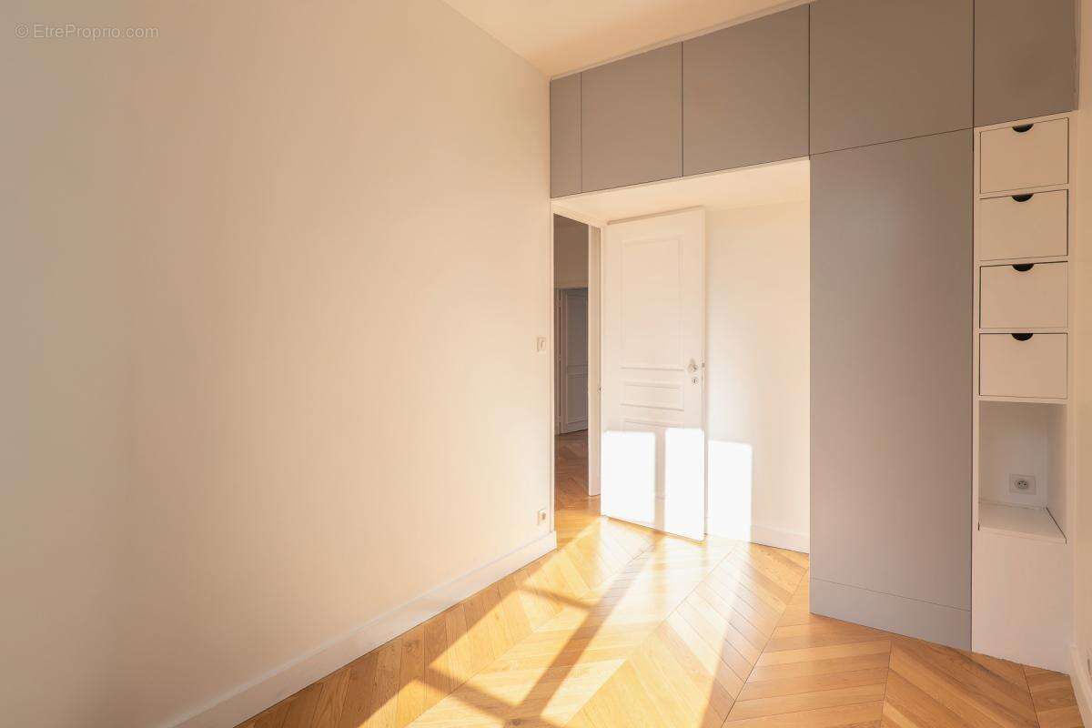 Appartement à PARIS-1E