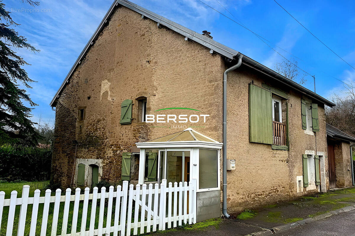 Maison à VAIVRE-ET-MONTOILLE