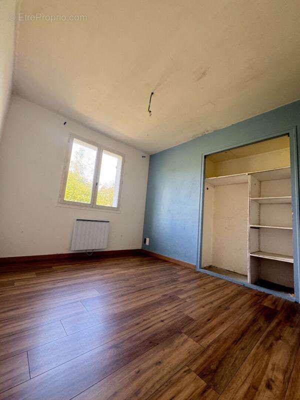 Maison avec fort potentiel , sous-sol complet et 1 800 m² de terrain constructible - photo 15
