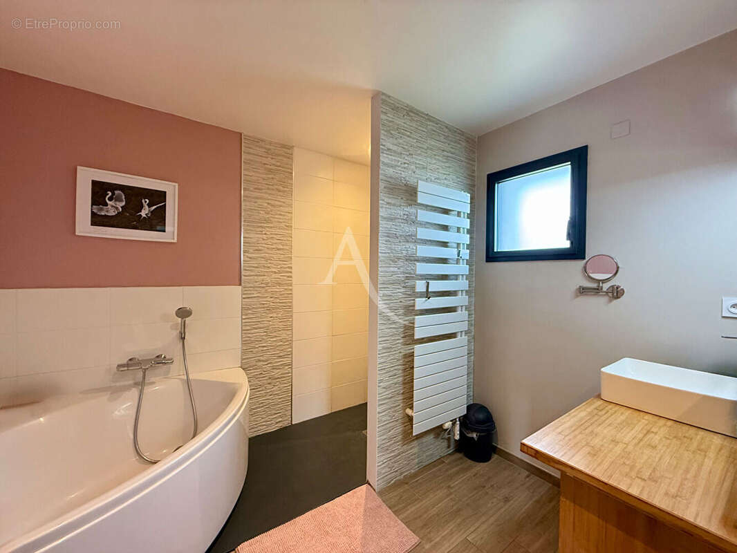 Maison à MESLAY-DU-MAINE