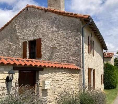 Maison à NANTEUIL-EN-VALLEE